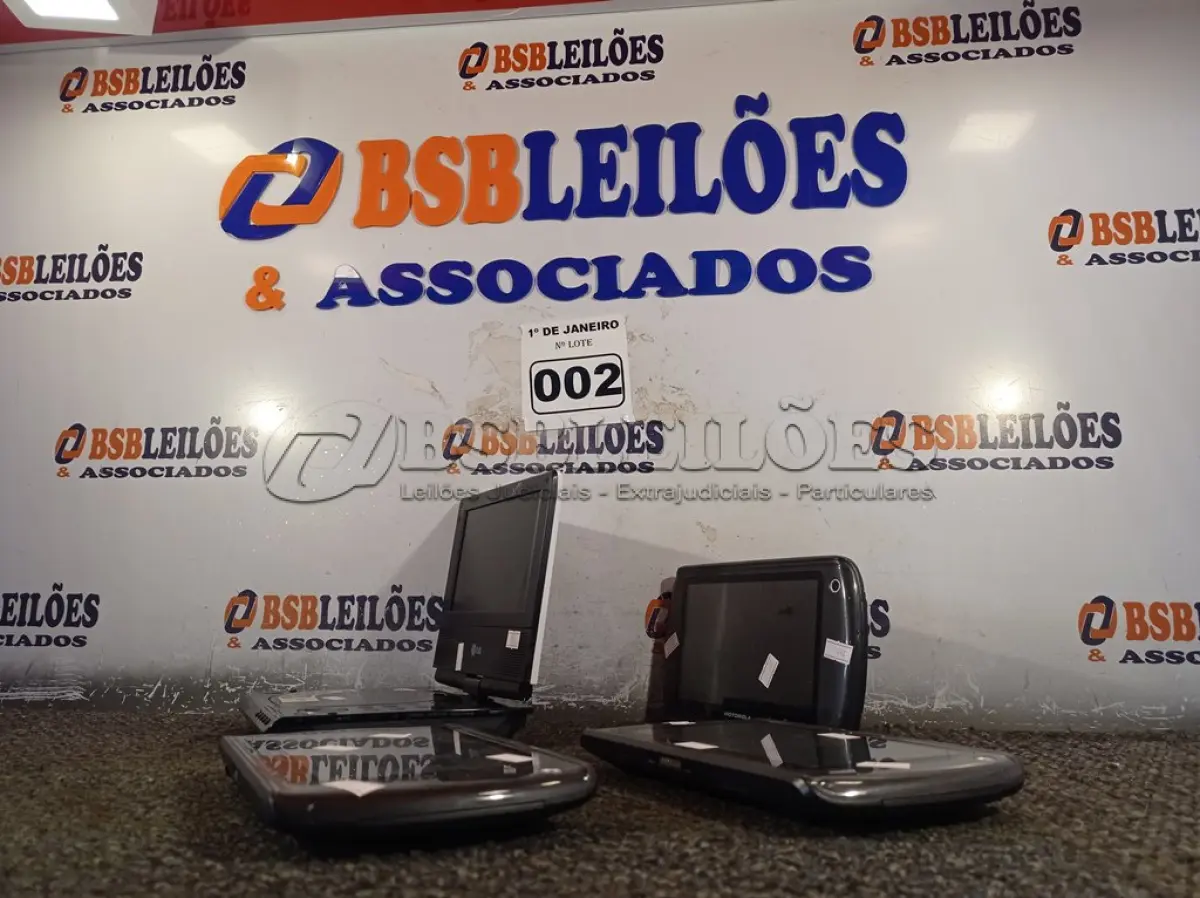 LOTE 002 - 03 TABLETS MOTOROLA E 01 DVD PORTÁTIL. (NO ESTADO) ATENÇÃO! FAZER A VISITAÇÃO ANTES DE ARREMATAR, NÃO SABEMOS SE FUNCIONA. LEILÃO NÃO TEM GARANTIA E NEM DEVOLUÇÃO, SUJEITO A POSSÍVEIS AVARIAS VISÍVEIS/OCULTAS E/OU AUSÊNCIA DE COMPONENTES.