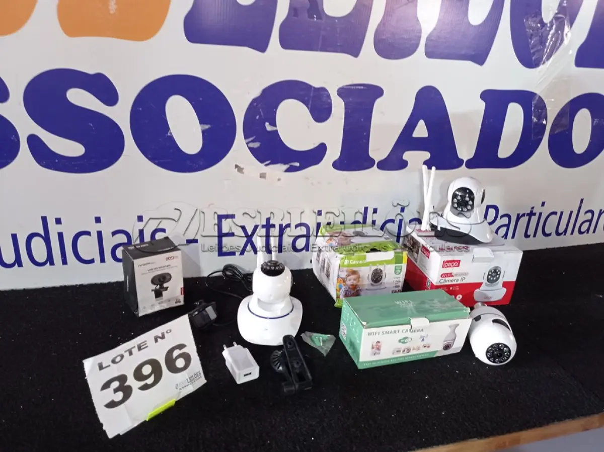 LOTE 396 - 04 – CÂMERAS DIVERSAS (NO ESTADO, NÃO SABEMOS SE FUNCIONA. LEILÃO NÃO TEM GARANTIA E NEM DEVOLUÇÃO, SUJEITO A POSSÍVEIS AVARIAS VISÍVEIS/OCULTAS E/OU AUSÊNCIA DE COMPONENTES)