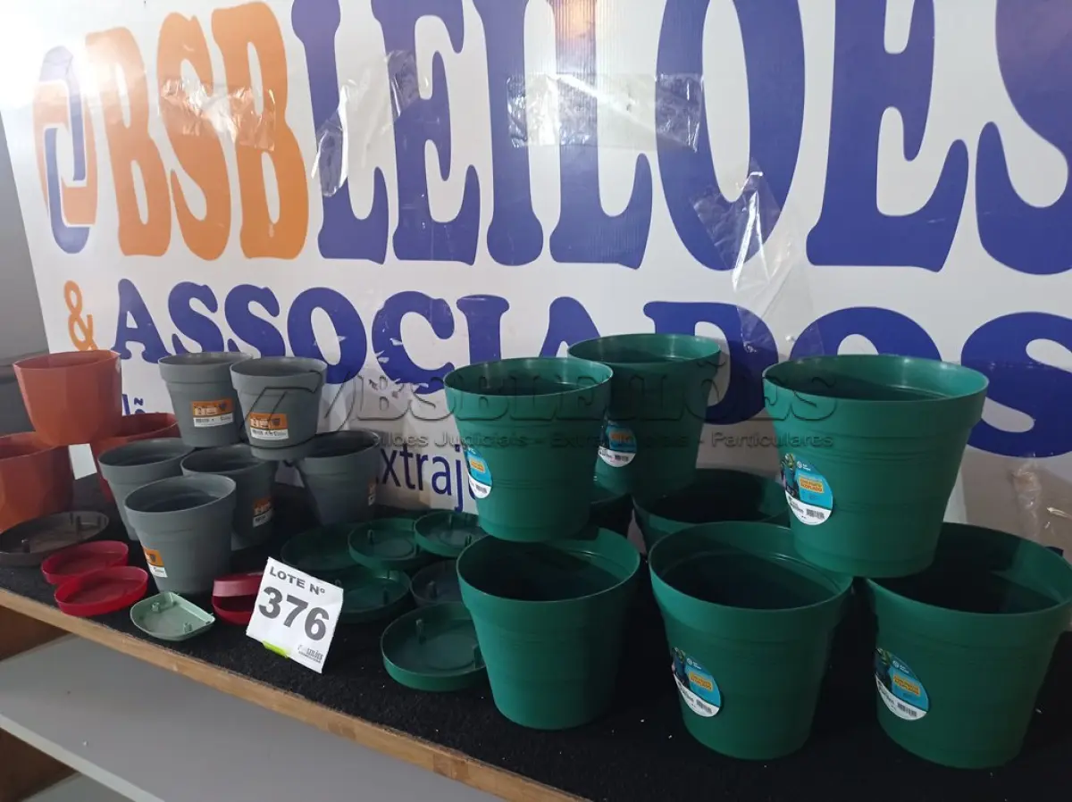 LOTE 376 - 18 – VASOS DIVERSOS (APROXIMADAMENTE)(NO ESTADO, NÃO SABEMOS SE FUNCIONA. LEILÃO NÃO TEM GARANTIA E NEM DEVOLUÇÃO, SUJEITO A POSSÍVEIS AVARIAS VISÍVEIS/OCULTAS E/OU AUSÊNCIA DE COMPONENTES)