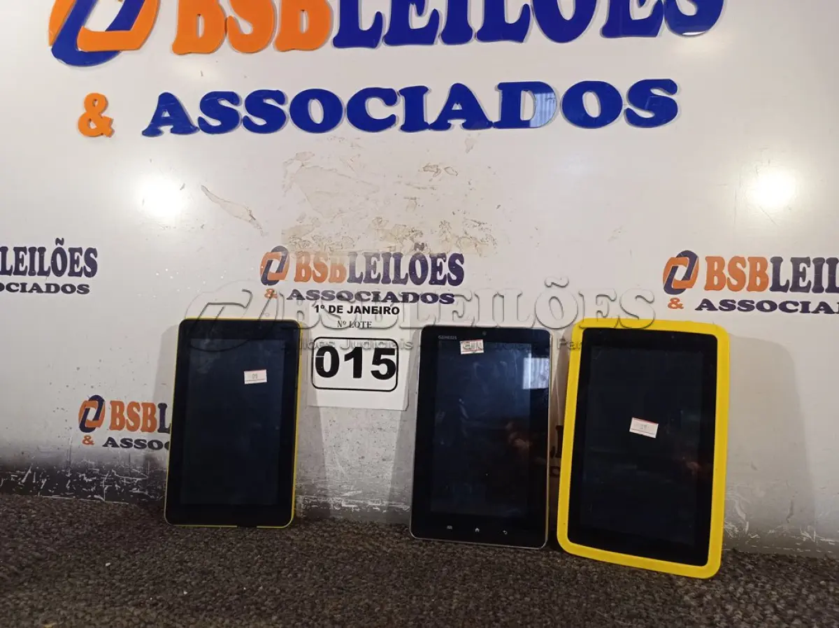LOTE 015 - 03 TABLETS MARCAS E MODELOS DIVERSOS. (NO ESTADO) ATENÇÃO! FAZER A VISITAÇÃO ANTES DE ARREMATAR, NÃO SABEMOS SE FUNCIONA. LEILÃO NÃO TEM GARANTIA E NEM DEVOLUÇÃO, SUJEITO A POSSÍVEIS AVARIAS VISÍVEIS/OCULTAS E/OU AUSÊNCIA DE COMPONENTES.