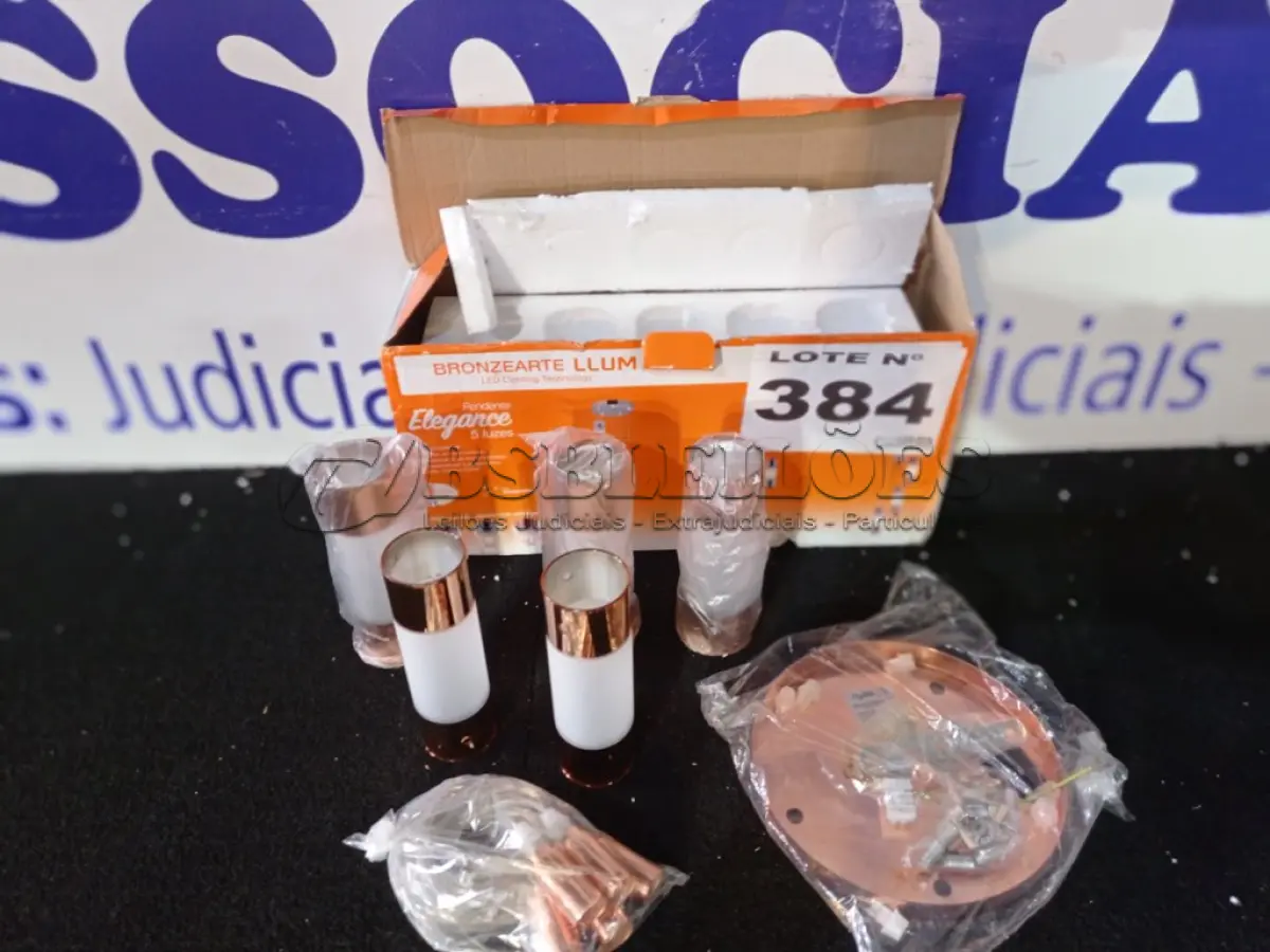 LOTE 384 - 01 - PENDENTE EM VIDRO PARA 5 LÂMPADAS REDONDO FIRST - LLUM BRONZEARTE (NO ESTADO, NÃO SABEMOS SE FUNCIONA. LEILÃO NÃO TEM GARANTIA E NEM DEVOLUÇÃO, SUJEITO A POSSÍVEIS AVARIAS VISÍVEIS/OCULTAS E/OU AUSÊNCIA DE COMPONENTES)