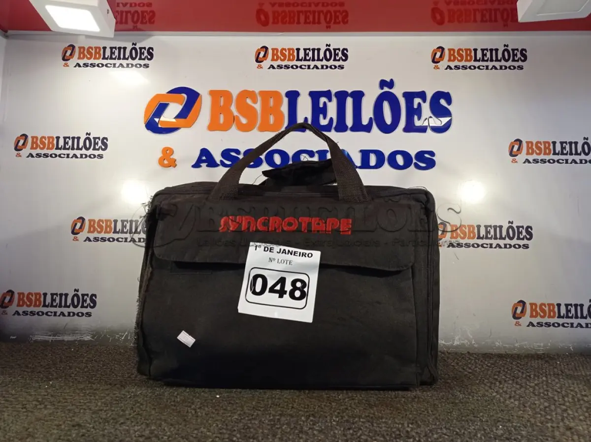 LOTE 048 - 01 PROJETOR MULTIMIDIA MARCA EPSON. (NO ESTADO) ATENÇÃO! FAZER A VISITAÇÃO ANTES DE ARREMATAR, NÃO SABEMOS SE FUNCIONA. LEILÃO NÃO TEM GARANTIA E NEM DEVOLUÇÃO, SUJEITO A POSSÍVEIS AVARIAS VISÍVEIS/OCULTAS E/OU AUSÊNCIA DE COMPONENTES.