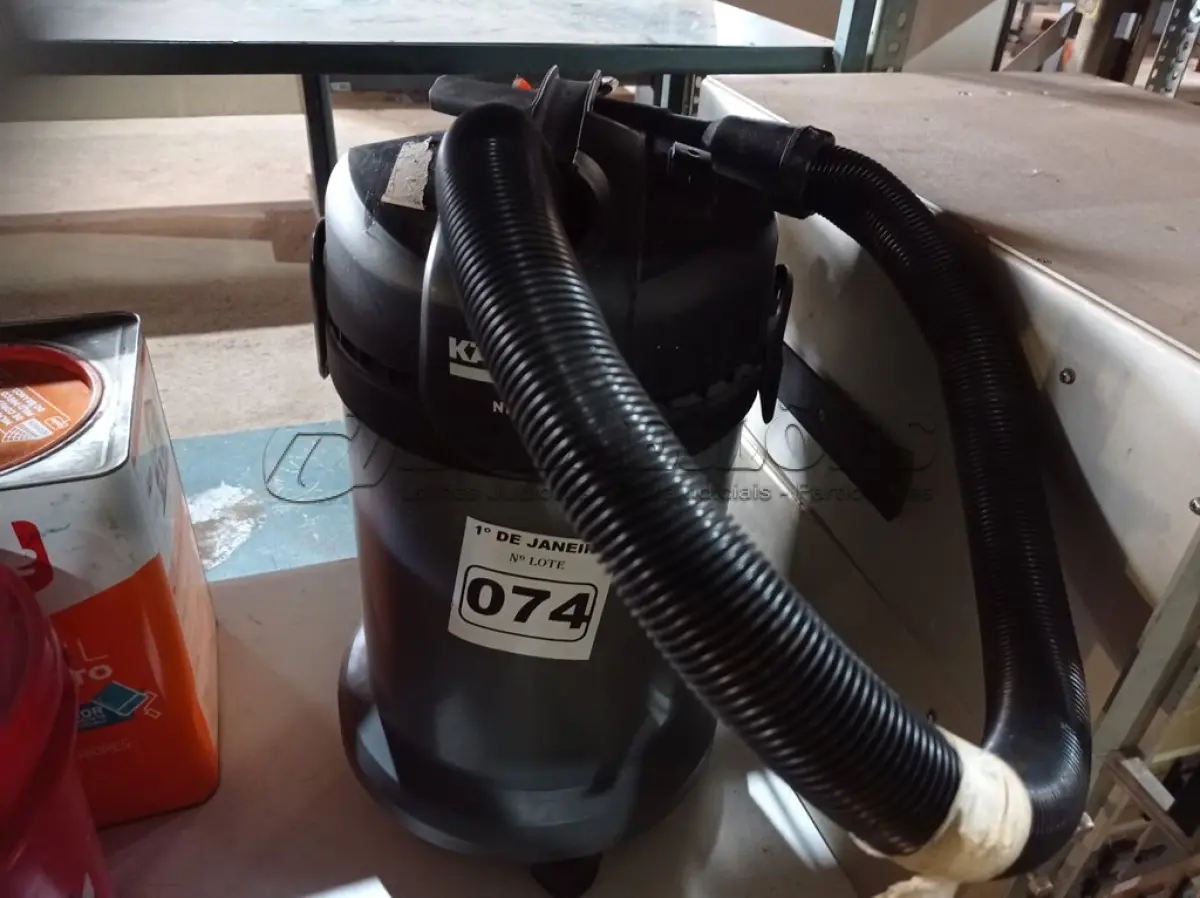 LOTE 074 - 01 ASPIRADOR DE PÓ MARCA KARCHER NT 20/1 220V. (NO ESTADO) ATENÇÃO! FAZER A VISITAÇÃO ANTES DE ARREMATAR, NÃO SABEMOS SE FUNCIONA. LEILÃO NÃO TEM GARANTIA E NEM DEVOLUÇÃO, SUJEITO A POSSÍVEIS AVARIAS VISÍVEIS/OCULTAS E/OU AUSÊNCIA DE COMPONENTES.