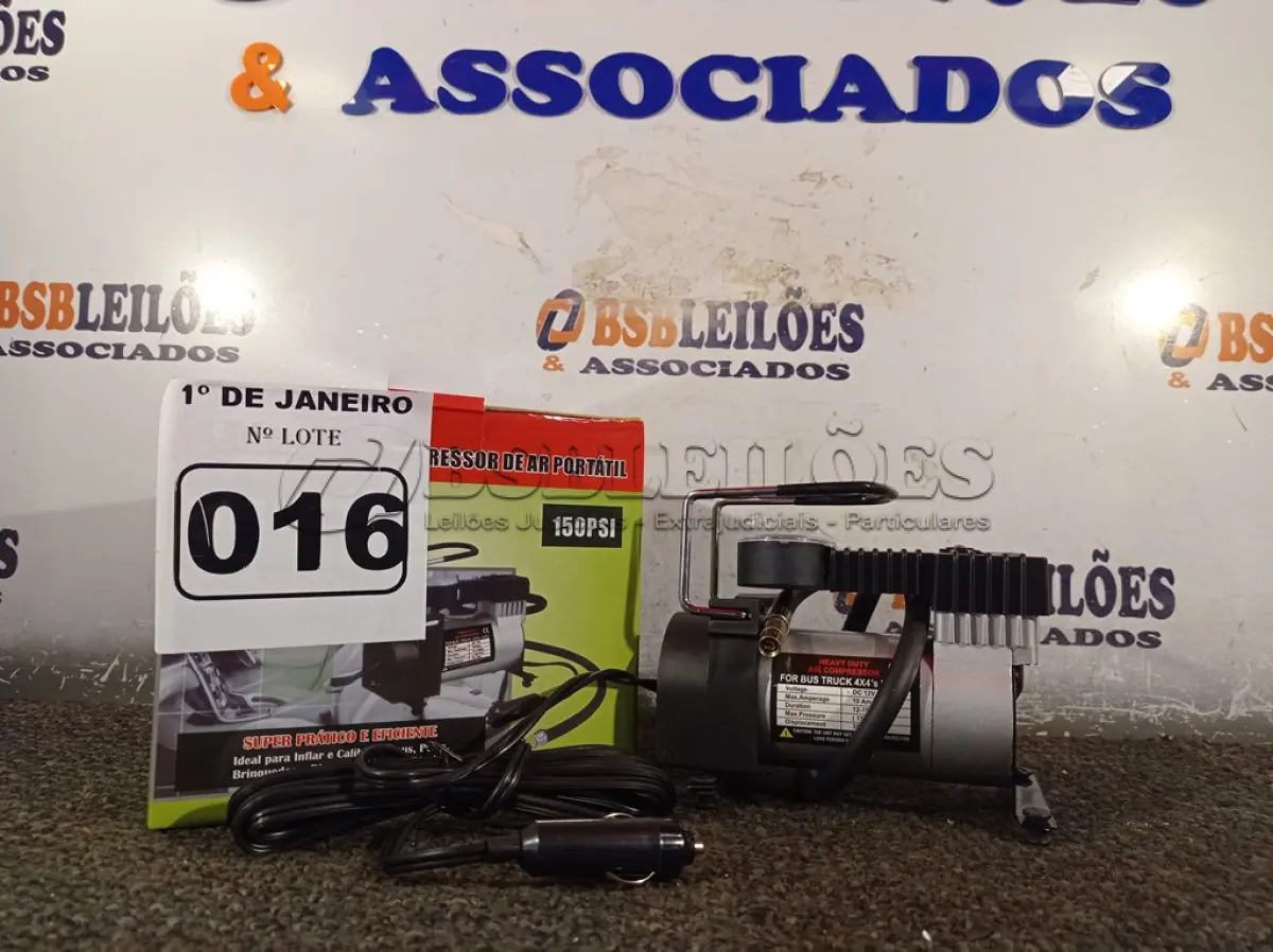 LOTE 016 - 01 COMPRESSOR DE AR PORTÁTIL 12V 150PSI. (NO ESTADO) ATENÇÃO! FAZER A VISITAÇÃO ANTES DE ARREMATAR, NÃO SABEMOS SE FUNCIONA. LEILÃO NÃO TEM GARANTIA E NEM DEVOLUÇÃO, SUJEITO A POSSÍVEIS AVARIAS VISÍVEIS/OCULTAS E/OU AUSÊNCIA DE COMPONENTES.