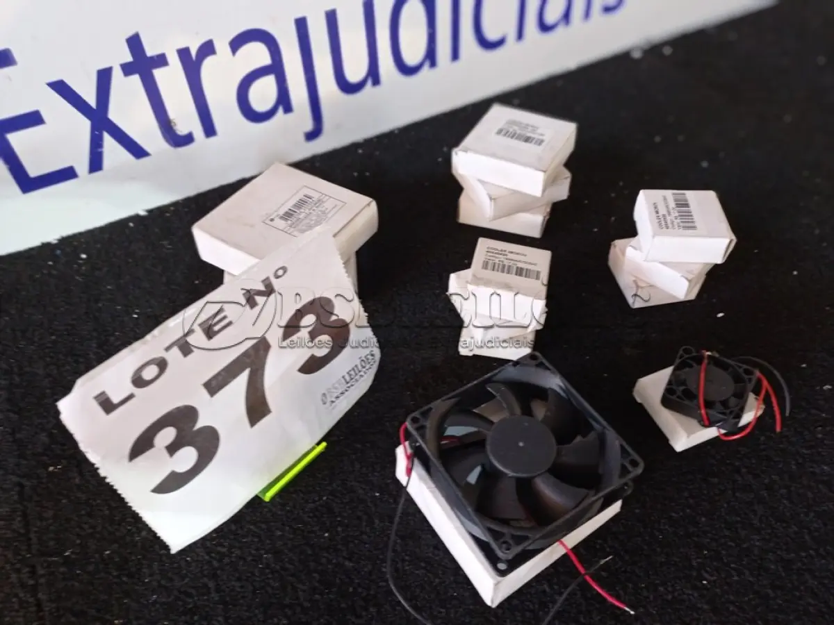LOTE 373 - 13 - COOLER 12VOLTS DIVERSOS (NO ESTADO, NÃO SABEMOS SE FUNCIONA. LEILÃO NÃO TEM GARANTIA E NEM DEVOLUÇÃO, SUJEITO A POSSÍVEIS AVARIAS VISÍVEIS/OCULTAS E/OU AUSÊNCIA DE COMPONENTES)