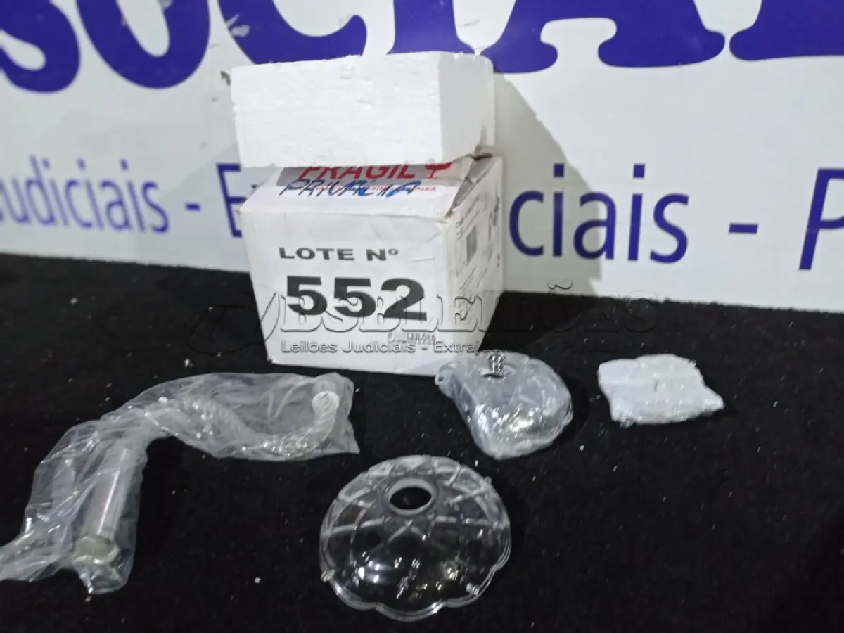 LOTE 552 - 01 ARANDELA MARIA TEREZA(NO ESTADO, NÃO SABEMOS SE FUNCIONA. LEILÃO NÃO TEM GARANTIA E NEM DEVOLUÇÃO, SUJEITO A POSSÍVEIS AVARIAS VISÍVEIS/OCULTAS E/OU AUSÊNCIA DE COMPONENTES)