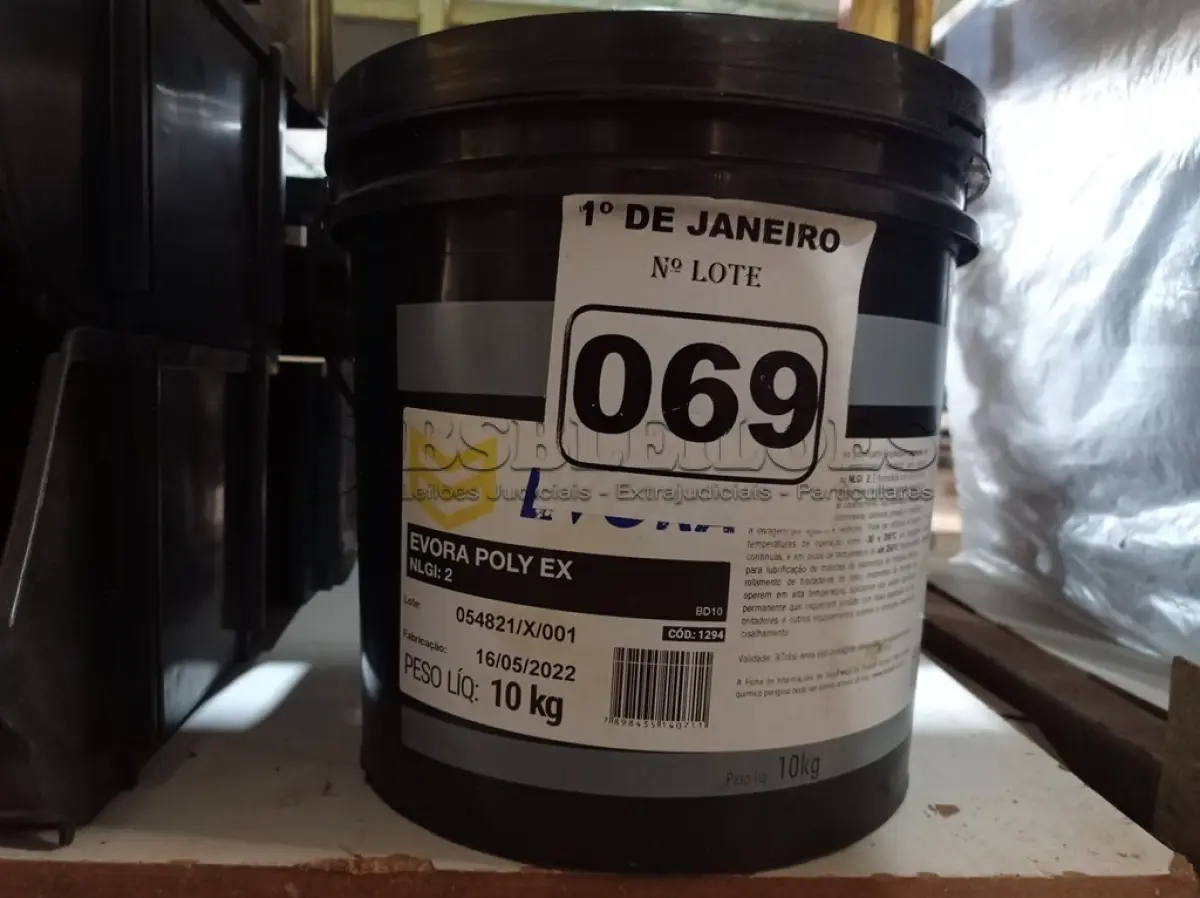 LOTE 069 - 01 BALDE DE GRAXA EVORA POLY EX 10KG. (NO ESTADO) ATENÇÃO! FAZER A VISITAÇÃO ANTES DE ARREMATAR, NÃO SABEMOS SE FUNCIONA. LEILÃO NÃO TEM GARANTIA E NEM DEVOLUÇÃO, SUJEITO A POSSÍVEIS AVARIAS VISÍVEIS/OCULTAS E/OU AUSÊNCIA DE COMPONENTES.