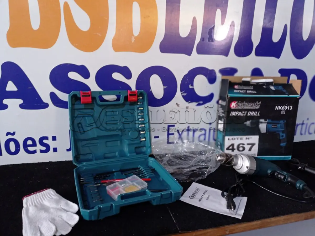 LOTE 467 - 01 - FURADEIRA MARTELETE PARAFUSADEIRA ELÉTRICA DE 13MM NAKASAKI NK6013 820W + ACESSÓRIO COM MALETA DE TRANSPORTE (NO ESTADO, NÃO SABEMOS SE FUNCIONA. LEILÃO NÃO TEM GARANTIA E NEM DEVOLUÇÃO, SUJEITO A POSSÍVEIS AVARIAS VISÍVEIS/OCULTAS E/OU AUSÊNCIA DE COMPONENTES)