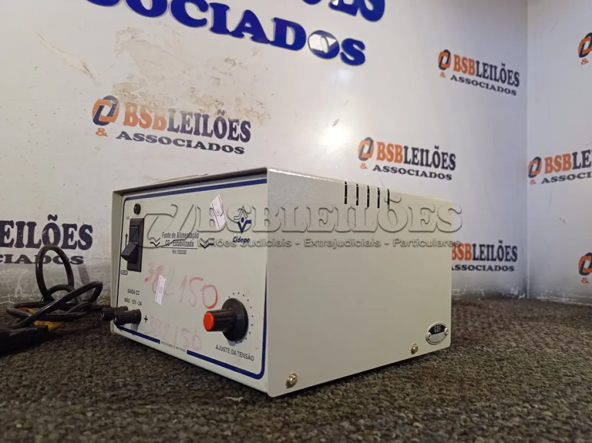 LOTE 019 - 01 FONTE DE ALIMENTAÇÃO ESTABILIZADA 12V 3 AMPERES. (NO ESTADO) ATENÇÃO! FAZER A VISITAÇÃO ANTES DE ARREMATAR, NÃO SABEMOS SE FUNCIONA. LEILÃO NÃO TEM GARANTIA E NEM DEVOLUÇÃO, SUJEITO A POSSÍVEIS AVARIAS VISÍVEIS/OCULTAS E/OU AUSÊNCIA DE COMPONENTES.