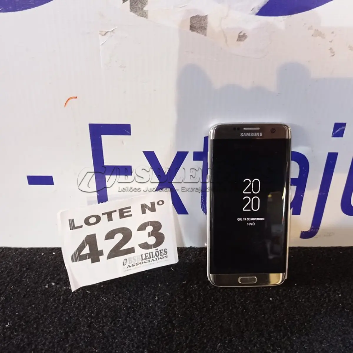 LOTE 423 - 01 - CELULAR SAMSUNG S7 EDGE (NO ESTADO, NÃO SABEMOS SE FUNCIONA. LEILÃO NÃO TEM GARANTIA E NEM DEVOLUÇÃO, SUJEITO A POSSÍVEIS AVARIAS VISÍVEIS/OCULTAS E/OU AUSÊNCIA DE COMPONENTES)