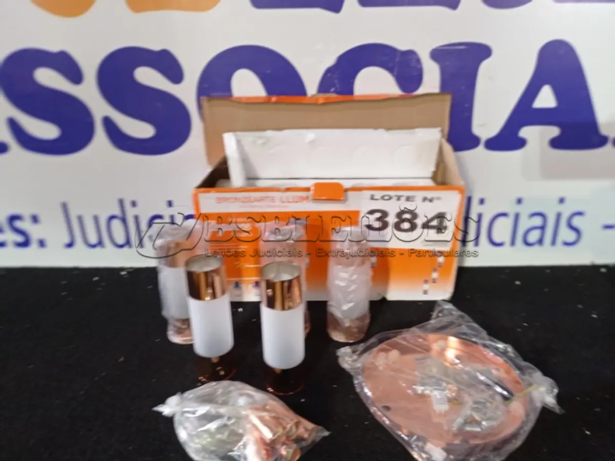LOTE 384 - 01 - PENDENTE EM VIDRO PARA 5 LÂMPADAS REDONDO FIRST - LLUM BRONZEARTE (NO ESTADO, NÃO SABEMOS SE FUNCIONA. LEILÃO NÃO TEM GARANTIA E NEM DEVOLUÇÃO, SUJEITO A POSSÍVEIS AVARIAS VISÍVEIS/OCULTAS E/OU AUSÊNCIA DE COMPONENTES)