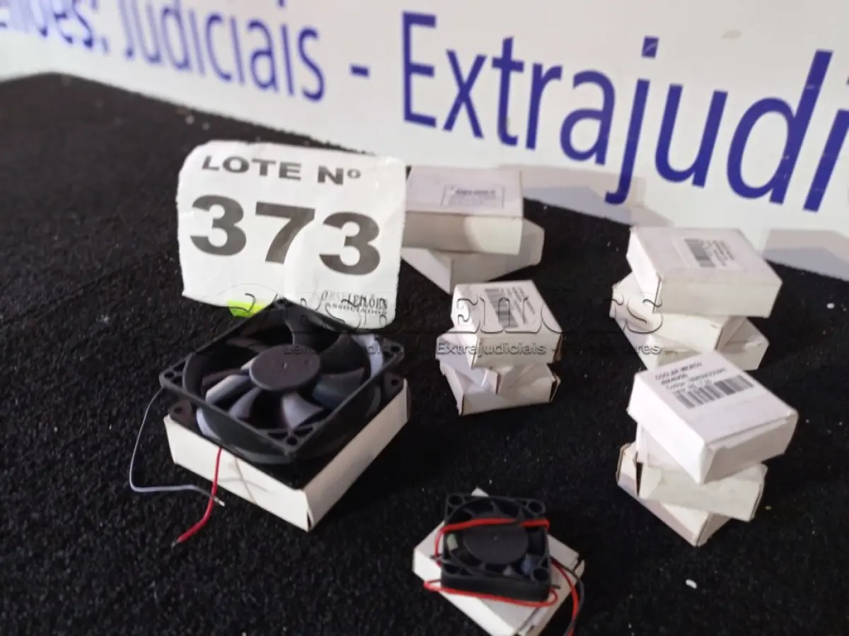 LOTE 373 - 13 - COOLER 12VOLTS DIVERSOS (NO ESTADO, NÃO SABEMOS SE FUNCIONA. LEILÃO NÃO TEM GARANTIA E NEM DEVOLUÇÃO, SUJEITO A POSSÍVEIS AVARIAS VISÍVEIS/OCULTAS E/OU AUSÊNCIA DE COMPONENTES)