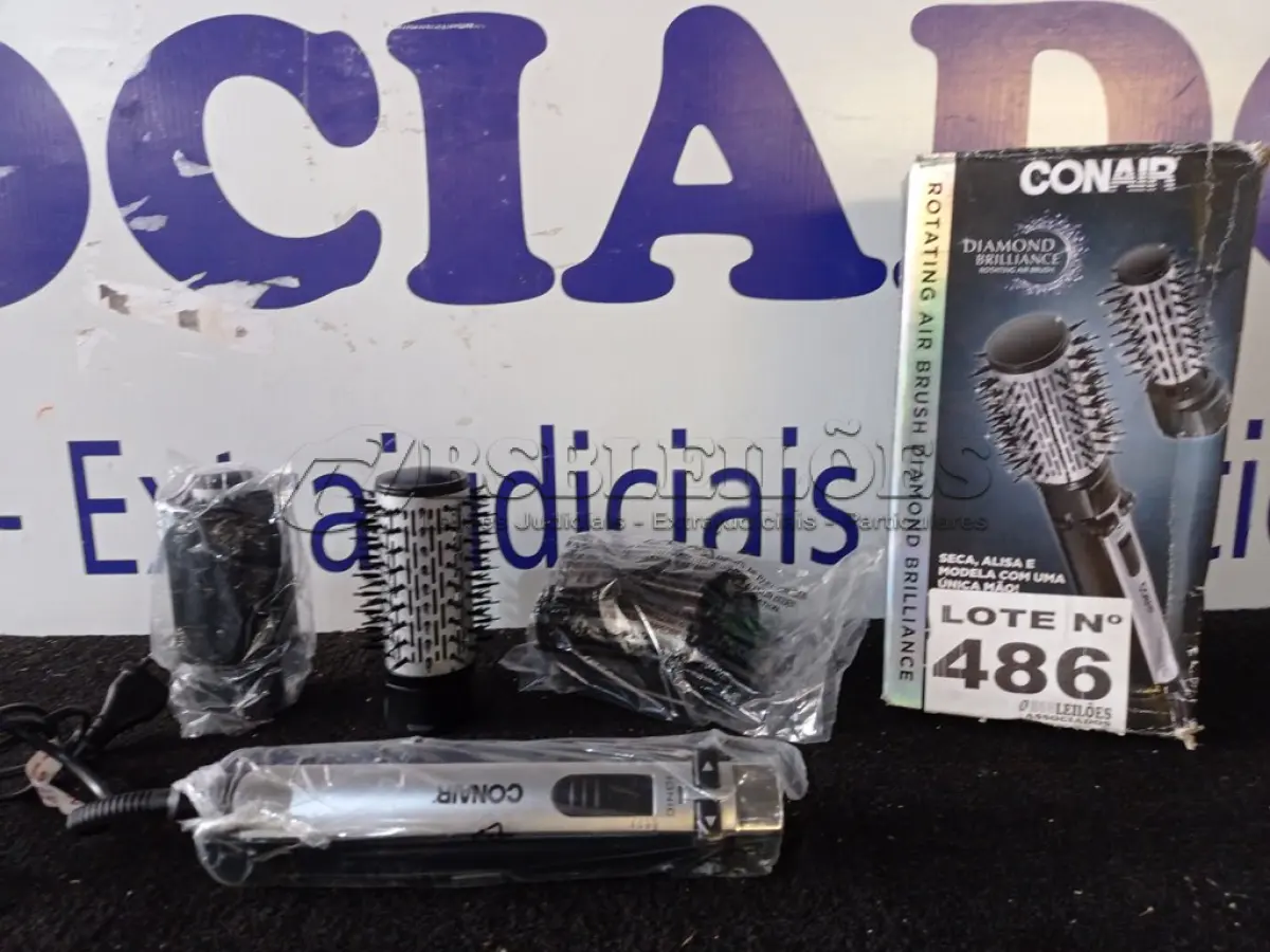 LOTE 486 - 01 - ESCOVA ROTATING AIR BRUSH DIAMOND BRILLIANCE CONAIR | 110V (NO ESTADO, NÃO SABEMOS SE FUNCIONA. LEILÃO NÃO TEM GARANTIA E NEM DEVOLUÇÃO, SUJEITO A POSSÍVEIS AVARIAS VISÍVEIS/OCULTAS E/OU AUSÊNCIA DE COMPONENTES)