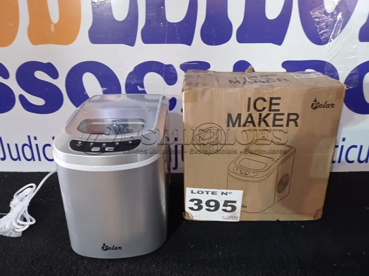 LOTE 395 - 01 - MÁQUINA DE GELO 12KG PRATA 220V - POLAR (NO ESTADO, NÃO SABEMOS SE FUNCIONA. LEILÃO NÃO TEM GARANTIA E NEM DEVOLUÇÃO, SUJEITO A POSSÍVEIS AVARIAS VISÍVEIS/OCULTAS E/OU AUSÊNCIA DE COMPONENTES)