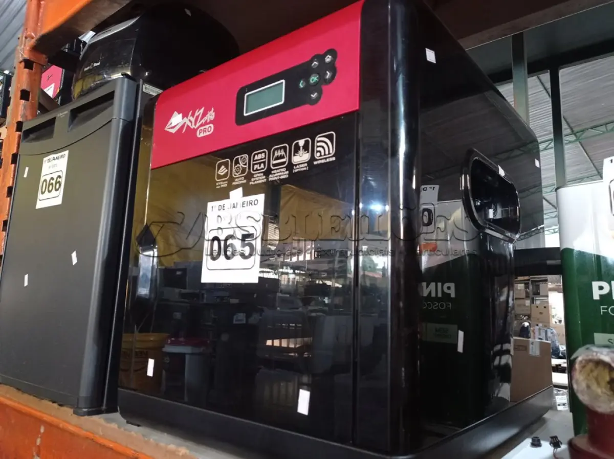 LOTE 065 - 01 IMPRESSORA 3D DA VINCI PRO. (NO ESTADO) ATENÇÃO! FAZER A VISITAÇÃO ANTES DE ARREMATAR, NÃO SABEMOS SE FUNCIONA. LEILÃO NÃO TEM GARANTIA E NEM DEVOLUÇÃO, SUJEITO A POSSÍVEIS AVARIAS VISÍVEIS/OCULTAS E/OU AUSÊNCIA DE COMPONENTES.
