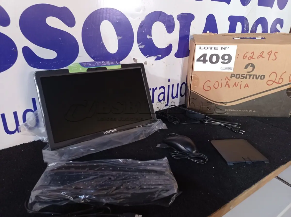 LOTE 409 - 01 - COMPUTADOR TUDO EM UM POSITIVO (NO ESTADO, NÃO SABEMOS SE FUNCIONA. LEILÃO NÃO TEM GARANTIA E NEM DEVOLUÇÃO, SUJEITO A POSSÍVEIS AVARIAS VISÍVEIS/OCULTAS E/OU AUSÊNCIA DE COMPONENTES)