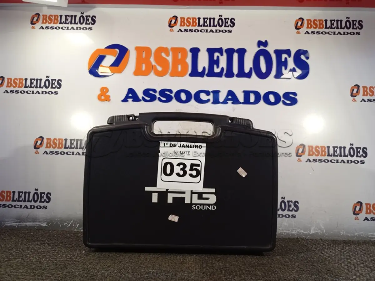LOTE 035 - 01 MICROFONE + RECEPTOR SEM FIO MARCA TAG COM CASE E CABOS. (NO ESTADO) ATENÇÃO! FAZER A VISITAÇÃO ANTES DE ARREMATAR, NÃO SABEMOS SE FUNCIONA. LEILÃO NÃO TEM GARANTIA E NEM DEVOLUÇÃO, SUJEITO A POSSÍVEIS AVARIAS VISÍVEIS/OCULTAS E/OU AUSÊNCIA DE COMPONENTES.