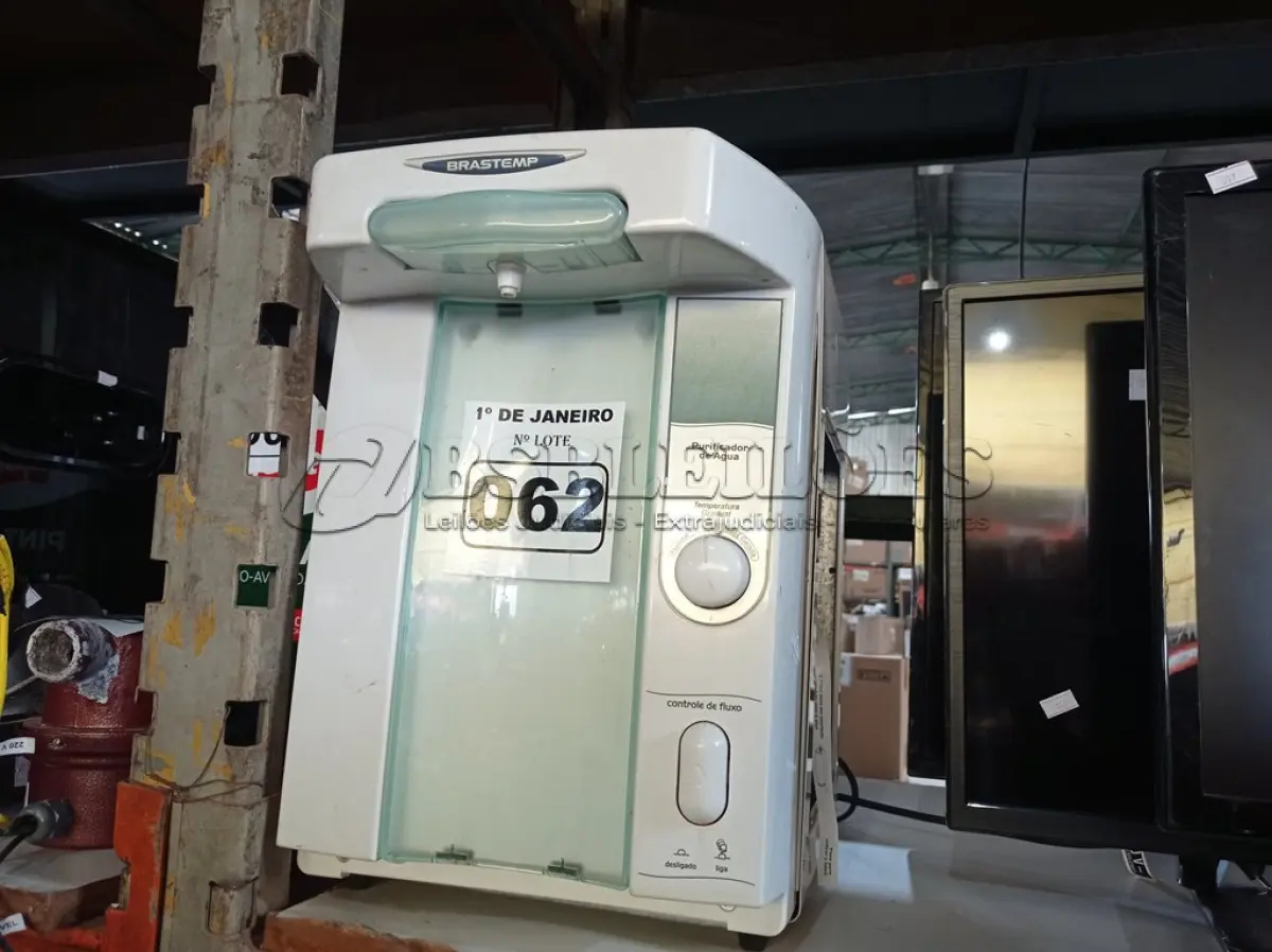 LOTE 062 - 01 PURIFICADOR DE ÁGUA MARCA BRASTEMP 220V. (NO ESTADO) ATENÇÃO! FAZER A VISITAÇÃO ANTES DE ARREMATAR, NÃO SABEMOS SE FUNCIONA. LEILÃO NÃO TEM GARANTIA E NEM DEVOLUÇÃO, SUJEITO A POSSÍVEIS AVARIAS VISÍVEIS/OCULTAS E/OU AUSÊNCIA DE COMPONENTES.
