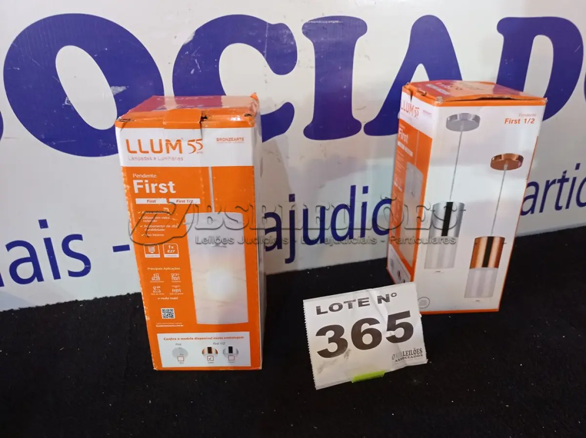 LOTE 365 - 02 - PENDENTES REDONDO PARA 1 LÂMPADA FIRST 12CM COBRE (NO ESTADO, NÃO SABEMOS SE FUNCIONA. LEILÃO NÃO TEM GARANTIA E NEM DEVOLUÇÃO, SUJEITO A POSSÍVEIS AVARIAS VISÍVEIS/OCULTAS E/OU AUSÊNCIA DE COMPONENTES)