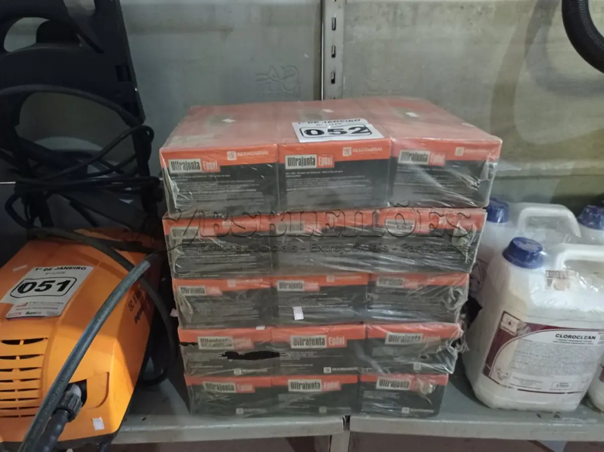 LOTE 052 - 15 CAIXAS DE REJUNTE EPÓXI 1,5KG. (NO ESTADO) ATENÇÃO! FAZER A VISITAÇÃO ANTES DE ARREMATAR, NÃO SABEMOS SE FUNCIONA. LEILÃO NÃO TEM GARANTIA E NEM DEVOLUÇÃO, SUJEITO A POSSÍVEIS AVARIAS VISÍVEIS/OCULTAS E/OU AUSÊNCIA DE COMPONENTES.