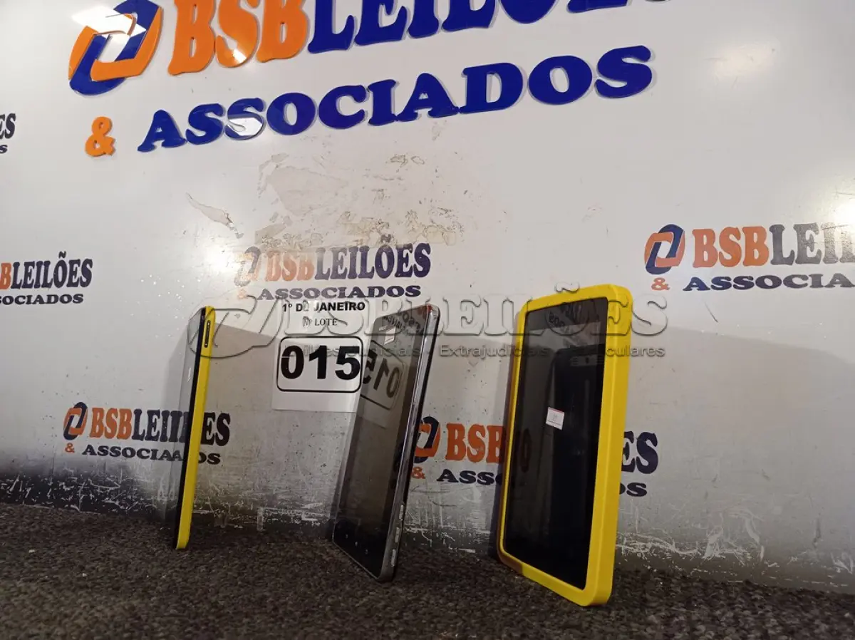 LOTE 015 - 03 TABLETS MARCAS E MODELOS DIVERSOS. (NO ESTADO) ATENÇÃO! FAZER A VISITAÇÃO ANTES DE ARREMATAR, NÃO SABEMOS SE FUNCIONA. LEILÃO NÃO TEM GARANTIA E NEM DEVOLUÇÃO, SUJEITO A POSSÍVEIS AVARIAS VISÍVEIS/OCULTAS E/OU AUSÊNCIA DE COMPONENTES.