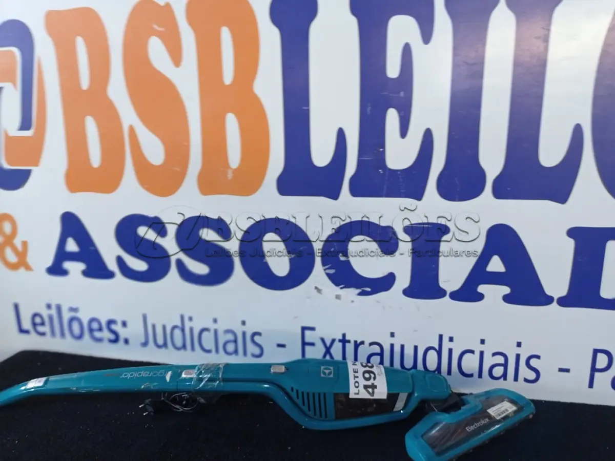 LOTE 498 - 01 - ASPIRADOR DE PÓ VERTICAL ERGORÁPIDO ELECTROLUX SEM FIO (NO ESTADO, NÃO SABEMOS SE FUNCIONA. LEILÃO NÃO TEM GARANTIA E NEM DEVOLUÇÃO, SUJEITO A POSSÍVEIS AVARIAS VISÍVEIS/OCULTAS E/OU AUSÊNCIA DE COMPONENTES)