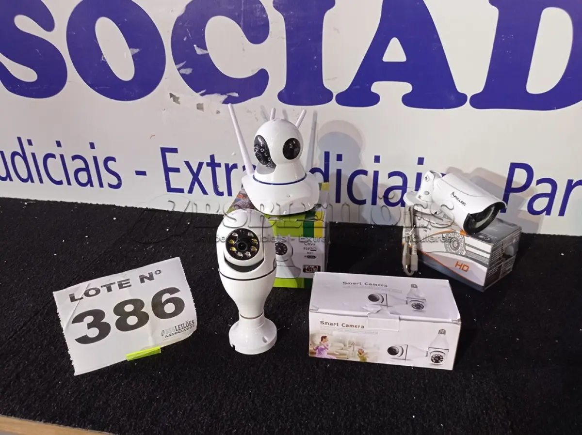 LOTE 386 - 03 – CÂMERAS DIVERSAS (NO ESTADO, NÃO SABEMOS SE FUNCIONA. LEILÃO NÃO TEM GARANTIA E NEM DEVOLUÇÃO, SUJEITO A POSSÍVEIS AVARIAS VISÍVEIS/OCULTAS E/OU AUSÊNCIA DE COMPONENTES)