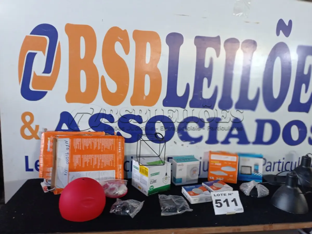 LOTE 511 - 11 – LUMINÁRIAS DIVERSAS (NO ESTADO, NÃO SABEMOS SE FUNCIONA. LEILÃO NÃO TEM GARANTIA E NEM DEVOLUÇÃO, SUJEITO A POSSÍVEIS AVARIAS VISÍVEIS/OCULTAS E/OU AUSÊNCIA DE COMPONENTES)