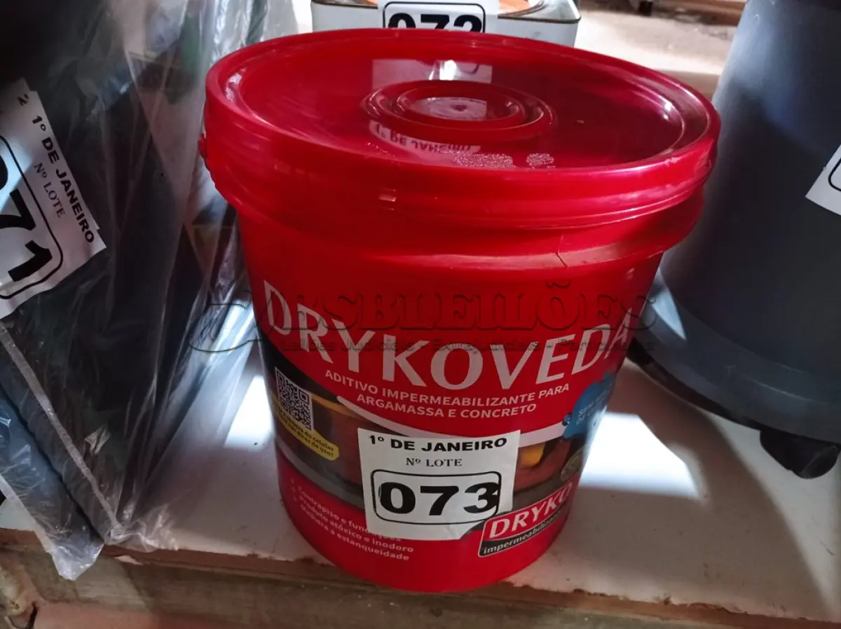 LOTE 073 - 01 BALDE DE DRYKOVEDA, ADITIVO IMPERMEABILIZANTE PARA ARGAMASSA E CONCRETO. (NO ESTADO) ATENÇÃO! FAZER A VISITAÇÃO ANTES DE ARREMATAR, NÃO SABEMOS SE FUNCIONA. LEILÃO NÃO TEM GARANTIA E NEM DEVOLUÇÃO, SUJEITO A POSSÍVEIS AVARIAS VISÍVEIS/OCULTAS E/OU AUSÊNCIA DE COMPONENTES.