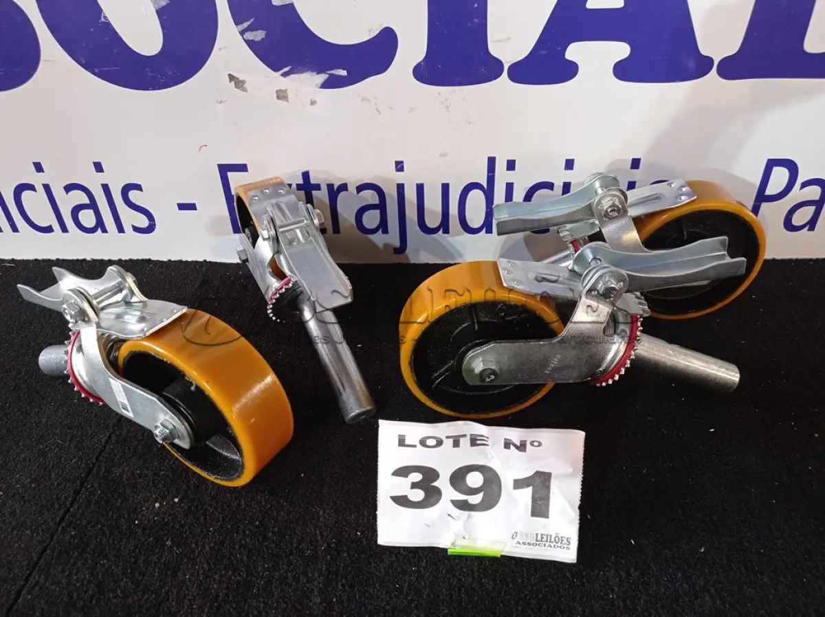 LOTE 391 - 01 - KIT COM 4 RODÍZIOS GIRATÓRIO COM FREIO PARA ANDAIME (NO ESTADO, NÃO SABEMOS SE FUNCIONA. LEILÃO NÃO TEM GARANTIA E NEM DEVOLUÇÃO, SUJEITO A POSSÍVEIS AVARIAS VISÍVEIS/OCULTAS E/OU AUSÊNCIA DE COMPONENTES)