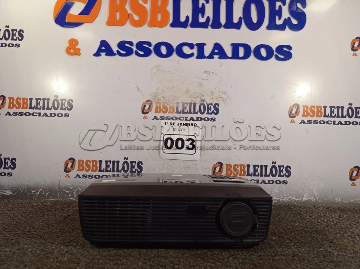 LOTE 003 - 01 PROJETOR MULTIMIDIA MARCA LG. (NO ESTADO) ATENÇÃO! FAZER A VISITAÇÃO ANTES DE ARREMATAR, NÃO SABEMOS SE FUNCIONA. LEILÃO NÃO TEM GARANTIA E NEM DEVOLUÇÃO, SUJEITO A POSSÍVEIS AVARIAS VISÍVEIS/OCULTAS E/OU AUSÊNCIA DE COMPONENTES.