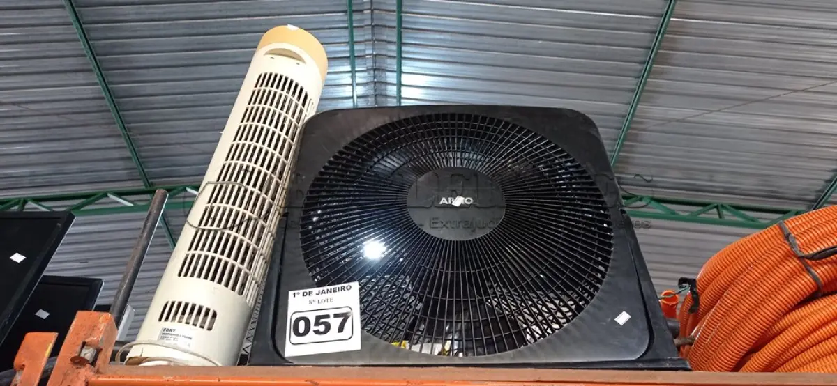 LOTE 057 - 03 VENTILADORES MARCAS E MODELOS DIVERSOS PARA RETIRADA DE PEÇAS. (NO ESTADO) ATENÇÃO! FAZER A VISITAÇÃO ANTES DE ARREMATAR, NÃO SABEMOS SE FUNCIONA. LEILÃO NÃO TEM GARANTIA E NEM DEVOLUÇÃO, SUJEITO A POSSÍVEIS AVARIAS VISÍVEIS/OCULTAS E/OU AUSÊNCIA DE COMPONENTES.