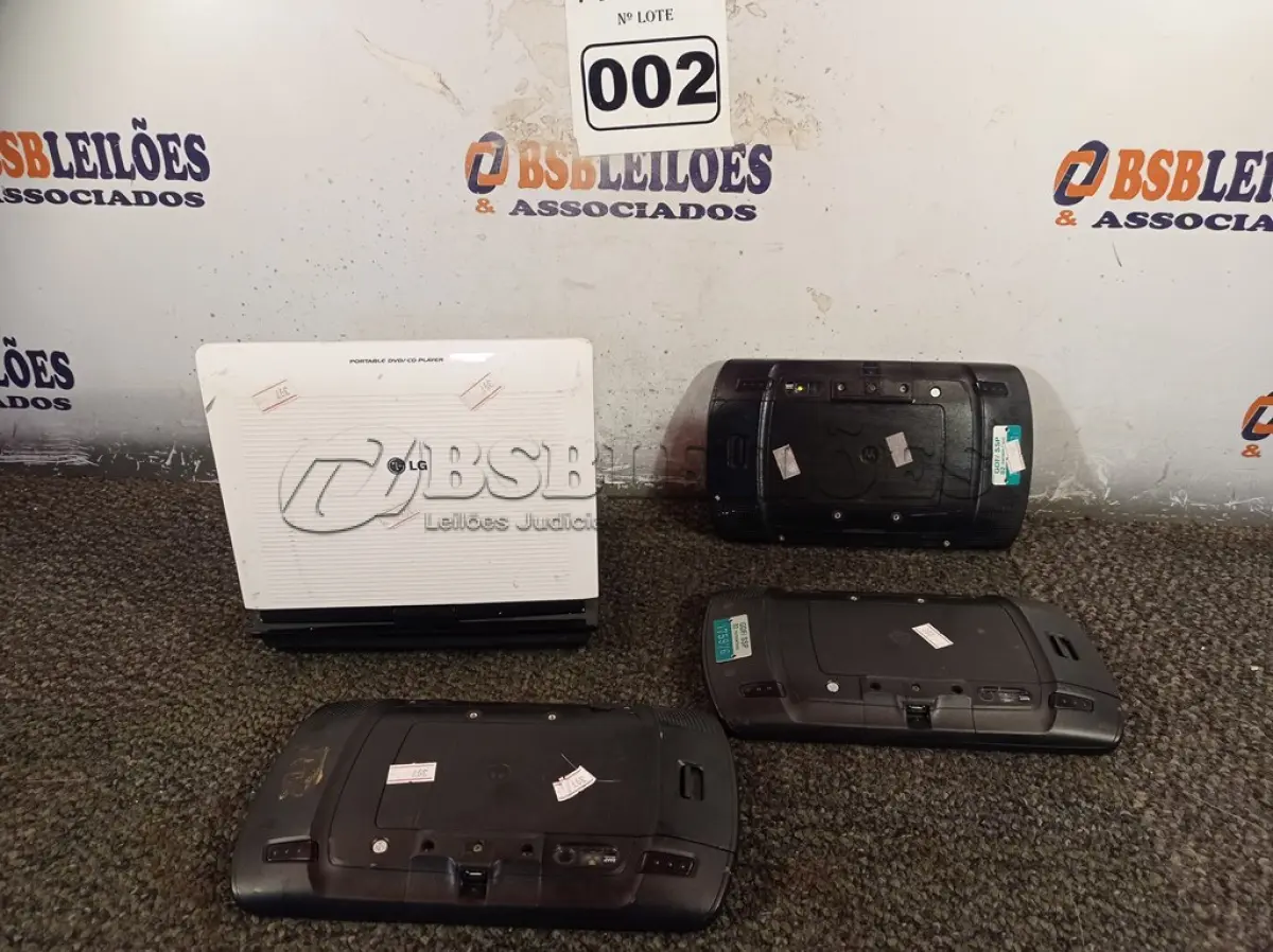 LOTE 002 - 03 TABLETS MOTOROLA E 01 DVD PORTÁTIL. (NO ESTADO) ATENÇÃO! FAZER A VISITAÇÃO ANTES DE ARREMATAR, NÃO SABEMOS SE FUNCIONA. LEILÃO NÃO TEM GARANTIA E NEM DEVOLUÇÃO, SUJEITO A POSSÍVEIS AVARIAS VISÍVEIS/OCULTAS E/OU AUSÊNCIA DE COMPONENTES.