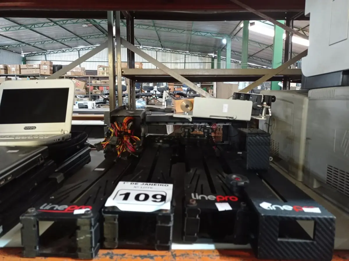 LOTE 109 - 01 PENDULO BALÍSTICO E 03 SUPORTES DE METAL. (NO ESTADO) ATENÇÃO! FAZER A VISITAÇÃO ANTES DE ARREMATAR, NÃO SABEMOS SE FUNCIONA. LEILÃO NÃO TEM GARANTIA E NEM DEVOLUÇÃO, SUJEITO A POSSÍVEIS AVARIAS VISÍVEIS/OCULTAS E/OU AUSÊNCIA DE COMPONENTES.