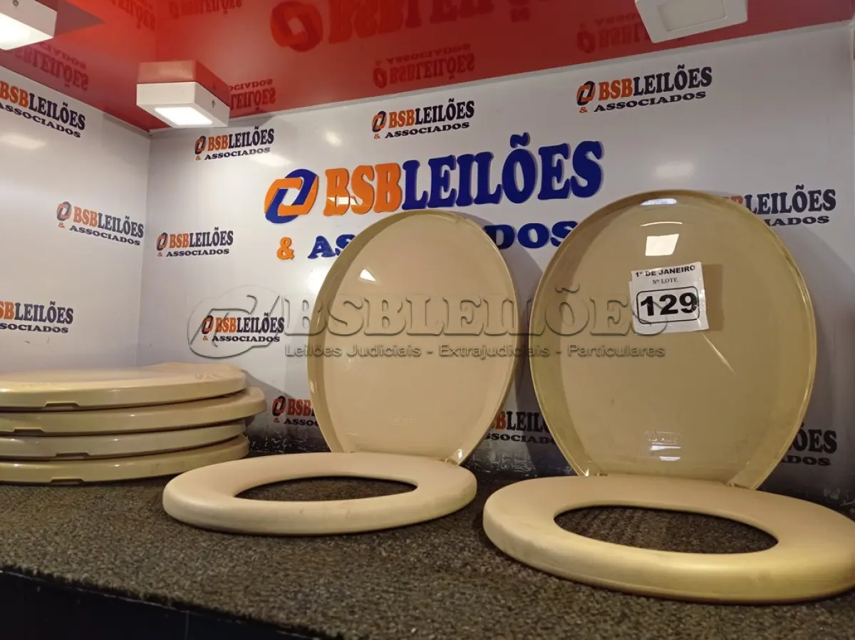 LOTE 129 - 06 ASSENTOS PARA VASO SANITÁRIO. (NO ESTADO) ATENÇÃO! FAZER A VISITAÇÃO ANTES DE ARREMATAR, NÃO SABEMOS SE FUNCIONA. LEILÃO NÃO TEM GARANTIA E NEM DEVOLUÇÃO, SUJEITO A POSSÍVEIS AVARIAS VISÍVEIS/OCULTAS E/OU AUSÊNCIA DE COMPONENTES.