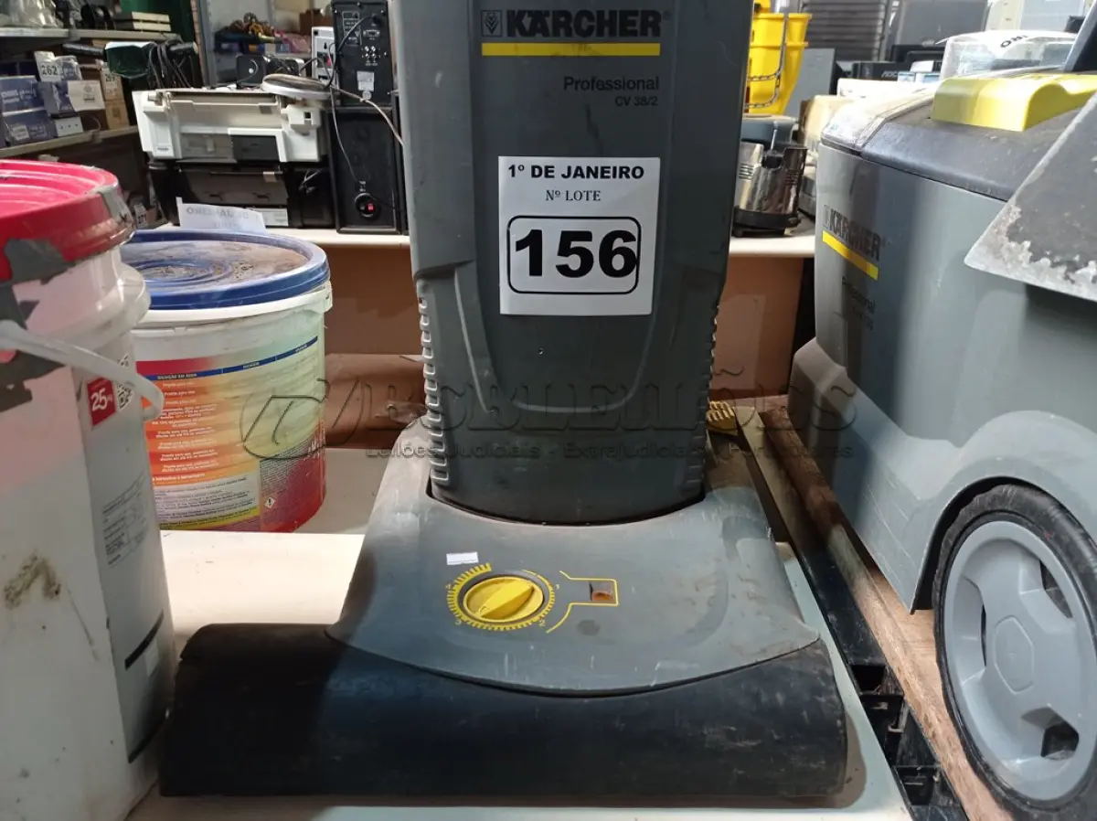 LOTE 156 - 01 ASPIRADOR DE PÓ PROFISSIONAL MARCA KARCHER MODELO CV 38/2. (NO ESTADO) ATENÇÃO! FAZER A VISITAÇÃO ANTES DE ARREMATAR, NÃO SABEMOS SE FUNCIONA. LEILÃO NÃO TEM GARANTIA E NEM DEVOLUÇÃO, SUJEITO A POSSÍVEIS AVARIAS VISÍVEIS/OCULTAS E/OU AUSÊNCIA DE COMPONENTES.