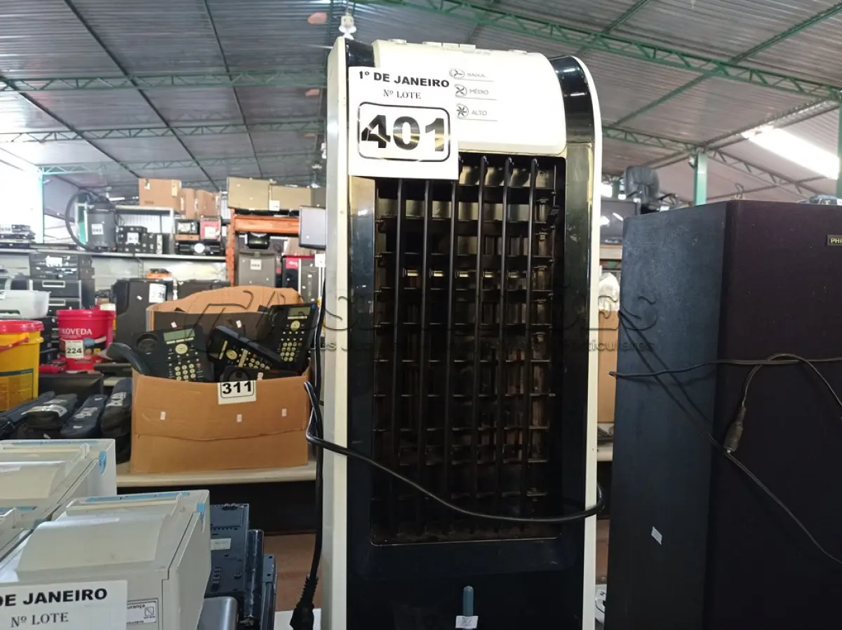 LOTE 401 - 01 CLIMATIZADOR DE AR 220V. (NO ESTADO) ATENÇÃO! FAZER A VISITAÇÃO ANTES DE ARREMATAR, NÃO SABEMOS SE FUNCIONA. LEILÃO NÃO TEM GARANTIA E NEM DEVOLUÇÃO, SUJEITO A POSSÍVEIS AVARIAS VISÍVEIS/OCULTAS E/OU AUSÊNCIA DE COMPONENTES.