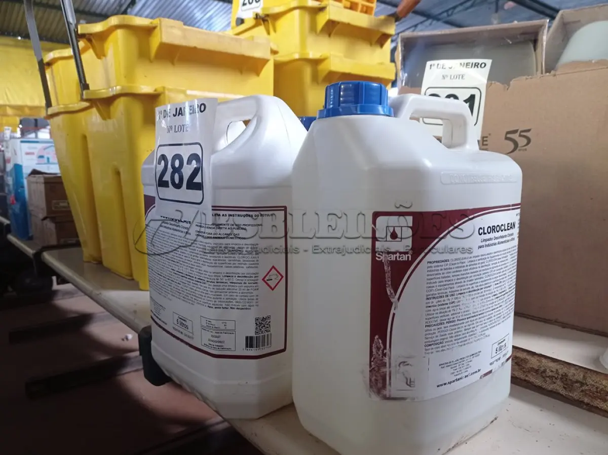 LOTE 282 - 15 LITROS DE CLOROCLEAN. (NO ESTADO) ATENÇÃO! FAZER A VISITAÇÃO ANTES DE ARREMATAR, NÃO SABEMOS SE FUNCIONA. LEILÃO NÃO TEM GARANTIA E NEM DEVOLUÇÃO, SUJEITO A POSSÍVEIS AVARIAS VISÍVEIS/OCULTAS E/OU AUSÊNCIA DE COMPONENTES.