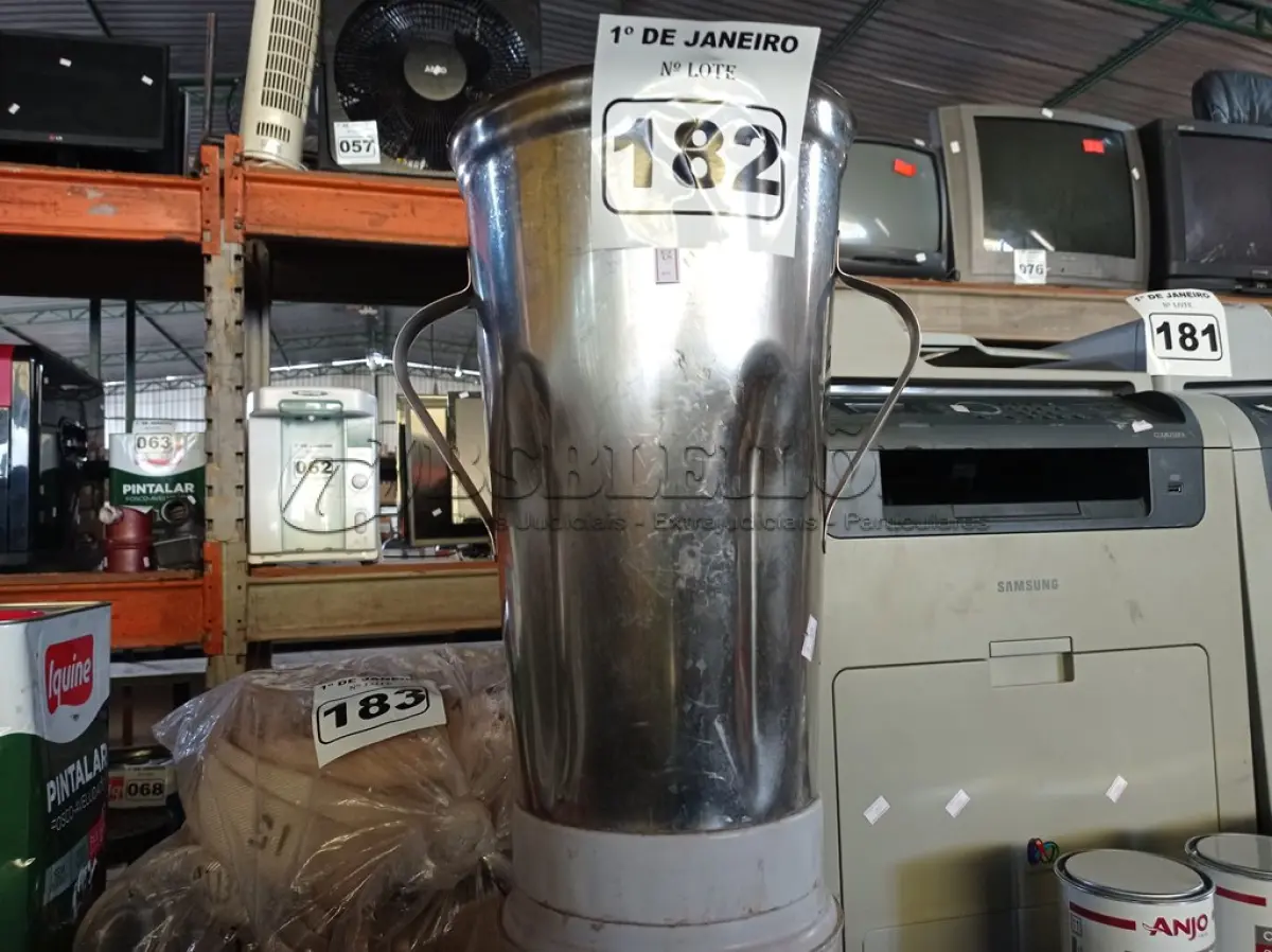 LOTE 182 - 01 LIQUIDIFICADOR INDUSTRIAL MARCA POLI. (NO ESTADO) ATENÇÃO! FAZER A VISITAÇÃO ANTES DE ARREMATAR, NÃO SABEMOS SE FUNCIONA. LEILÃO NÃO TEM GARANTIA E NEM DEVOLUÇÃO, SUJEITO A POSSÍVEIS AVARIAS VISÍVEIS/OCULTAS E/OU AUSÊNCIA DE COMPONENTES.