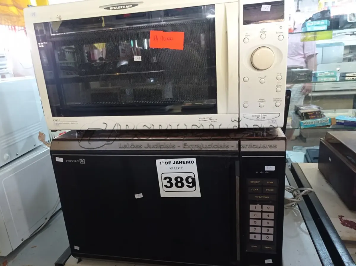LOTE 389 - 02 MICRO-ONDAS MARCAS E MODELOS DIVERSOS. (NO ESTADO) ATENÇÃO! FAZER A VISITAÇÃO ANTES DE ARREMATAR, NÃO SABEMOS SE FUNCIONA. LEILÃO NÃO TEM GARANTIA E NEM DEVOLUÇÃO, SUJEITO A POSSÍVEIS AVARIAS VISÍVEIS/OCULTAS E/OU AUSÊNCIA DE COMPONENTES.