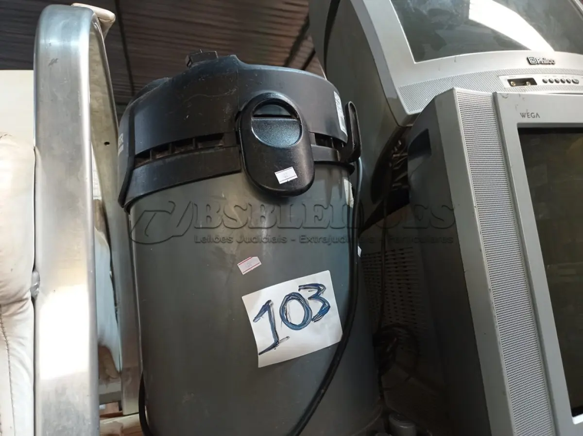 LOTE 103 - 01 ASPIRADOR DE PÓ MARCA KARCHER NT 20/1 220V. (NO ESTADO) ATENÇÃO! FAZER A VISITAÇÃO ANTES DE ARREMATAR, NÃO SABEMOS SE FUNCIONA. LEILÃO NÃO TEM GARANTIA E NEM DEVOLUÇÃO, SUJEITO A POSSÍVEIS AVARIAS VISÍVEIS/OCULTAS E/OU AUSÊNCIA DE COMPONENTES.