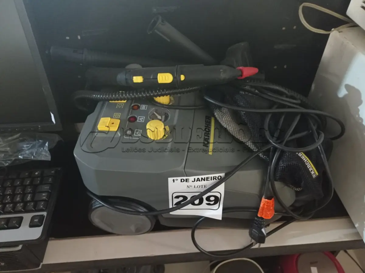 LOTE 209 - 01 ASPIRADOR DE PÓ PROFISSIONAL MARCA KARCHER SG 4/4. (NO ESTADO) ATENÇÃO! FAZER A VISITAÇÃO ANTES DE ARREMATAR, NÃO SABEMOS SE FUNCIONA. LEILÃO NÃO TEM GARANTIA E NEM DEVOLUÇÃO, SUJEITO A POSSÍVEIS AVARIAS VISÍVEIS/OCULTAS E/OU AUSÊNCIA DE COMPONENTES.