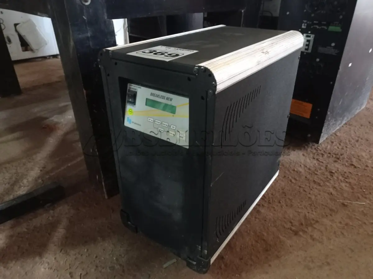 LOTE 369 - 01 NOBREAK 7.5KVA. (NO ESTADO) ATENÇÃO! FAZER A VISITAÇÃO ANTES DE ARREMATAR, NÃO SABEMOS SE FUNCIONA. LEILÃO NÃO TEM GARANTIA E NEM DEVOLUÇÃO, SUJEITO A POSSÍVEIS AVARIAS VISÍVEIS/OCULTAS E/OU AUSÊNCIA DE COMPONENTES.