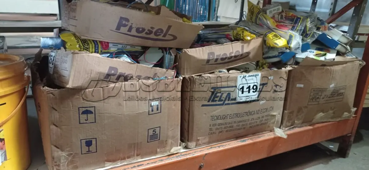 LOTE 119 - 01 LOTE COM GRANDE QUANTIDADE DE REATORES PARA LAMPAS FLUORESCENTES. (NO ESTADO) ATENÇÃO! FAZER A VISITAÇÃO ANTES DE ARREMATAR, NÃO SABEMOS SE FUNCIONA. LEILÃO NÃO TEM GARANTIA E NEM DEVOLUÇÃO, SUJEITO A POSSÍVEIS AVARIAS VISÍVEIS/OCULTAS E/OU AUSÊNCIA DE COMPONENTES.