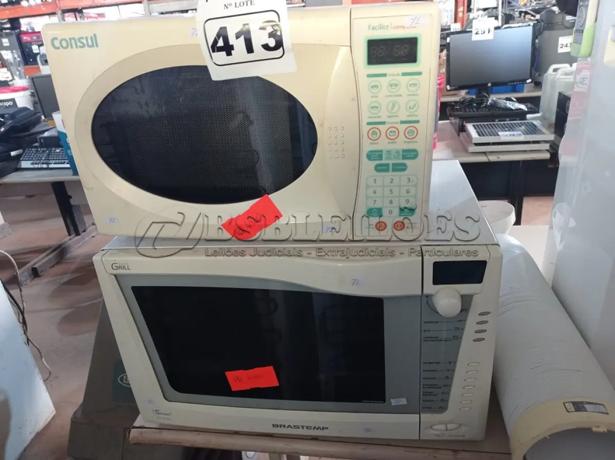 LOTE 413 - 02 MICRO-ONDAS MARCAS E MODELOS DIVERSOS. (NO ESTADO) ATENÇÃO! FAZER A VISITAÇÃO ANTES DE ARREMATAR, NÃO SABEMOS SE FUNCIONA. LEILÃO NÃO TEM GARANTIA E NEM DEVOLUÇÃO, SUJEITO A POSSÍVEIS AVARIAS VISÍVEIS/OCULTAS E/OU AUSÊNCIA DE COMPONENTES.