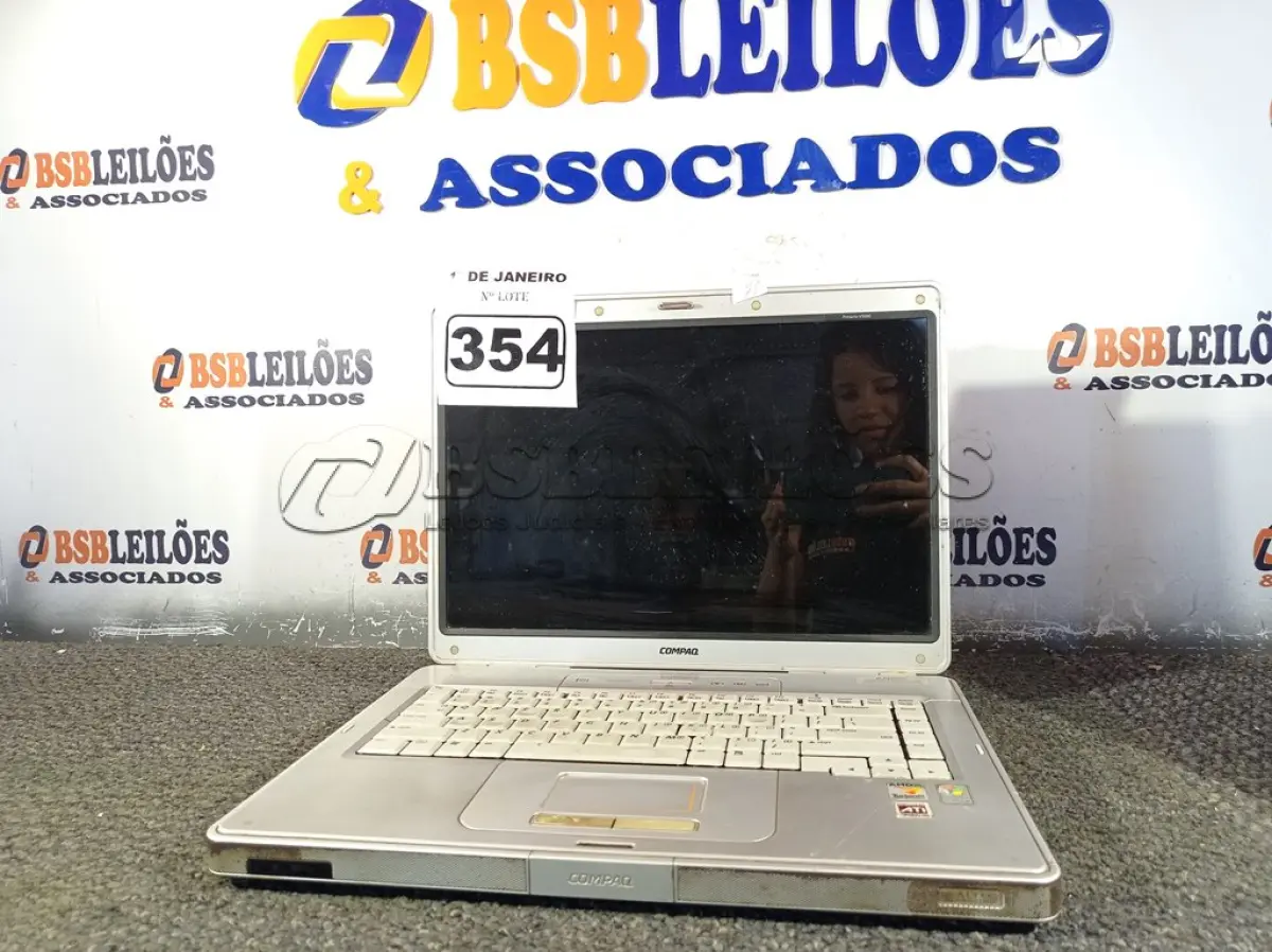 LOTE 354 - 01 NOTEBOOK MARCA COMPAC. (NO ESTADO) ATENÇÃO! FAZER A VISITAÇÃO ANTES DE ARREMATAR, NÃO SABEMOS SE FUNCIONA. LEILÃO NÃO TEM GARANTIA E NEM DEVOLUÇÃO, SUJEITO A POSSÍVEIS AVARIAS VISÍVEIS/OCULTAS E/OU AUSÊNCIA DE COMPONENTES.
