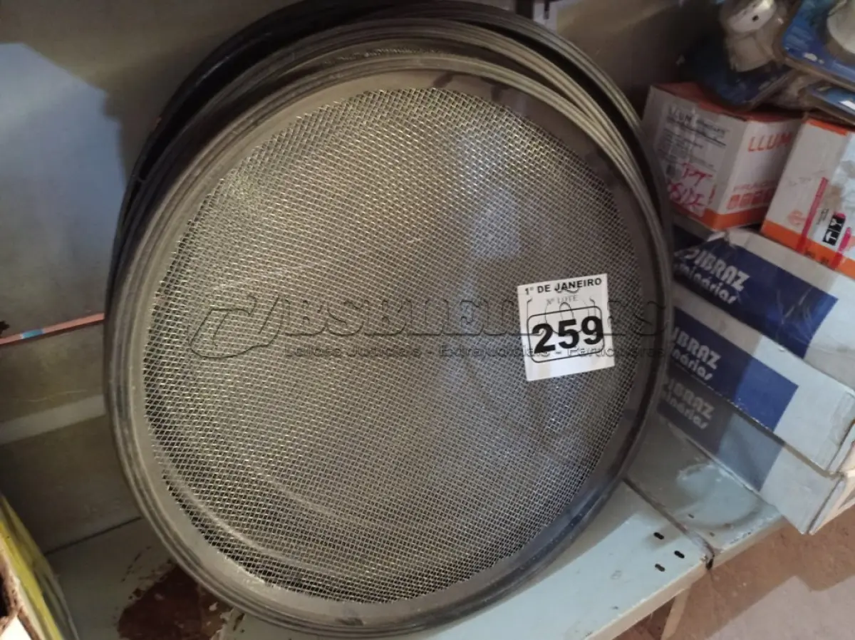 LOTE 259 - 06 PENEIRAS MARCAS E MODELOS DIVERSOS. (NO ESTADO) ATENÇÃO! FAZER A VISITAÇÃO ANTES DE ARREMATAR, NÃO SABEMOS SE FUNCIONA. LEILÃO NÃO TEM GARANTIA E NEM DEVOLUÇÃO, SUJEITO A POSSÍVEIS AVARIAS VISÍVEIS/OCULTAS E/OU AUSÊNCIA DE COMPONENTES.