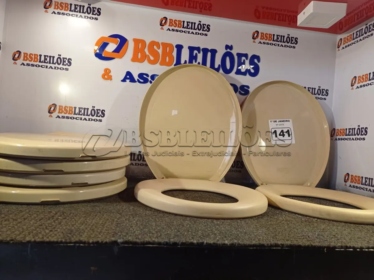 LOTE 141 - 06 ASSENTOS PARA VASO SANITÁRIO. (NO ESTADO) ATENÇÃO! FAZER A VISITAÇÃO ANTES DE ARREMATAR, NÃO SABEMOS SE FUNCIONA. LEILÃO NÃO TEM GARANTIA E NEM DEVOLUÇÃO, SUJEITO A POSSÍVEIS AVARIAS VISÍVEIS/OCULTAS E/OU AUSÊNCIA DE COMPONENTES.
