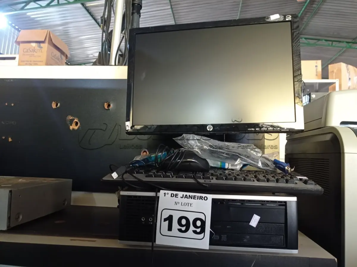 LOTE 199 - 01 CPU, 01 MONITOR, 01 TECLADO E 01 MOUSE. (NO ESTADO) ATENÇÃO! FAZER A VISITAÇÃO ANTES DE ARREMATAR, NÃO SABEMOS SE FUNCIONA. LEILÃO NÃO TEM GARANTIA E NEM DEVOLUÇÃO, SUJEITO A POSSÍVEIS AVARIAS VISÍVEIS/OCULTAS E/OU AUSÊNCIA DE COMPONENTES.