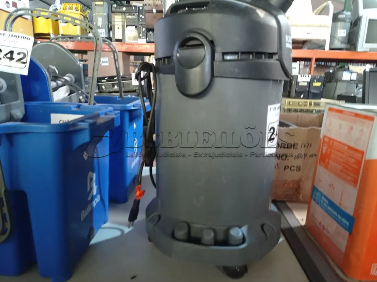 LOTE 243 - 01 ASPIRADOR DE PÓ MARCA KARCHER NT 20/1 220V. (NO ESTADO) ATENÇÃO! FAZER A VISITAÇÃO ANTES DE ARREMATAR, NÃO SABEMOS SE FUNCIONA. LEILÃO NÃO TEM GARANTIA E NEM DEVOLUÇÃO, SUJEITO A POSSÍVEIS AVARIAS VISÍVEIS/OCULTAS E/OU AUSÊNCIA DE COMPONENTES.
